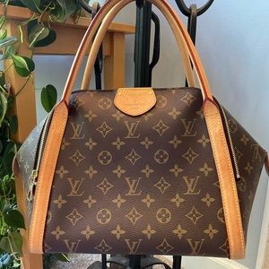 Authentic Louis Vuitton Marais M41070